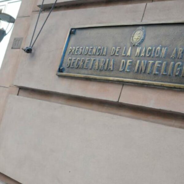 Amparo contra el DNU de la SIDE