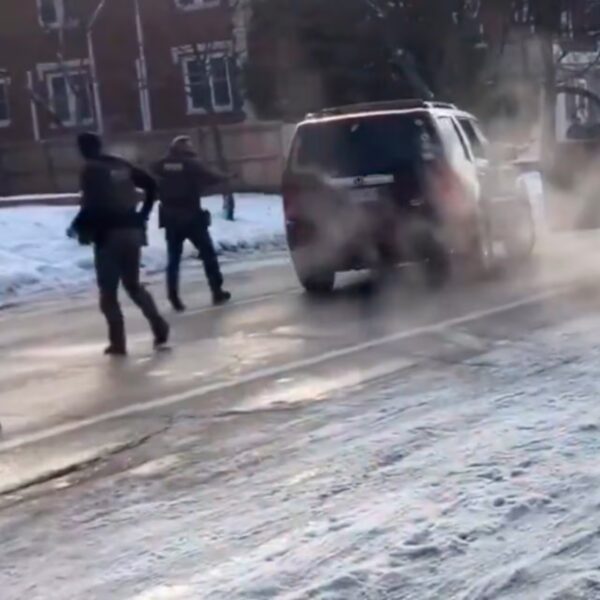 Agente migratorio de EE.UU. asesinó de un disparo a una mujer en Minneapolis