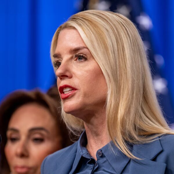 Fiscal general Pam Bondi