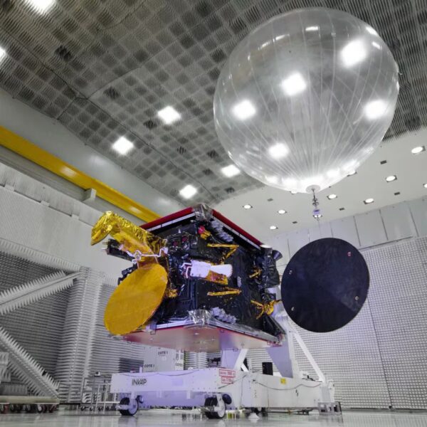 Satélites a medio terminar