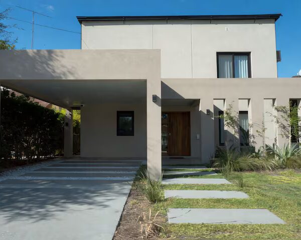 Adorni cada vez más complicado