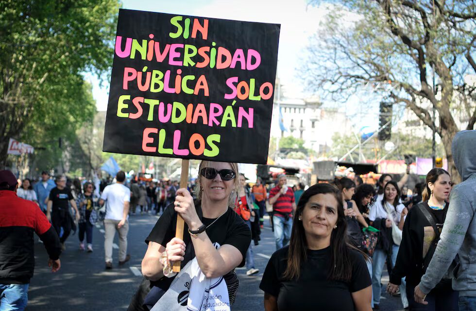 El Gobierno contra la Universidad