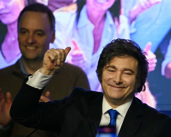 Milei, en caída libre