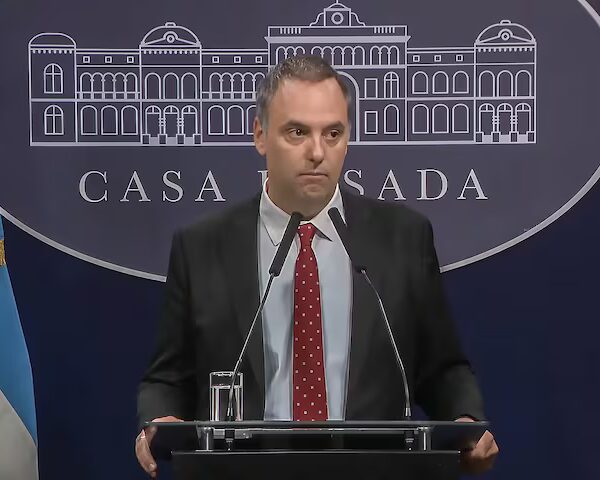 Modus operandi de Adorni