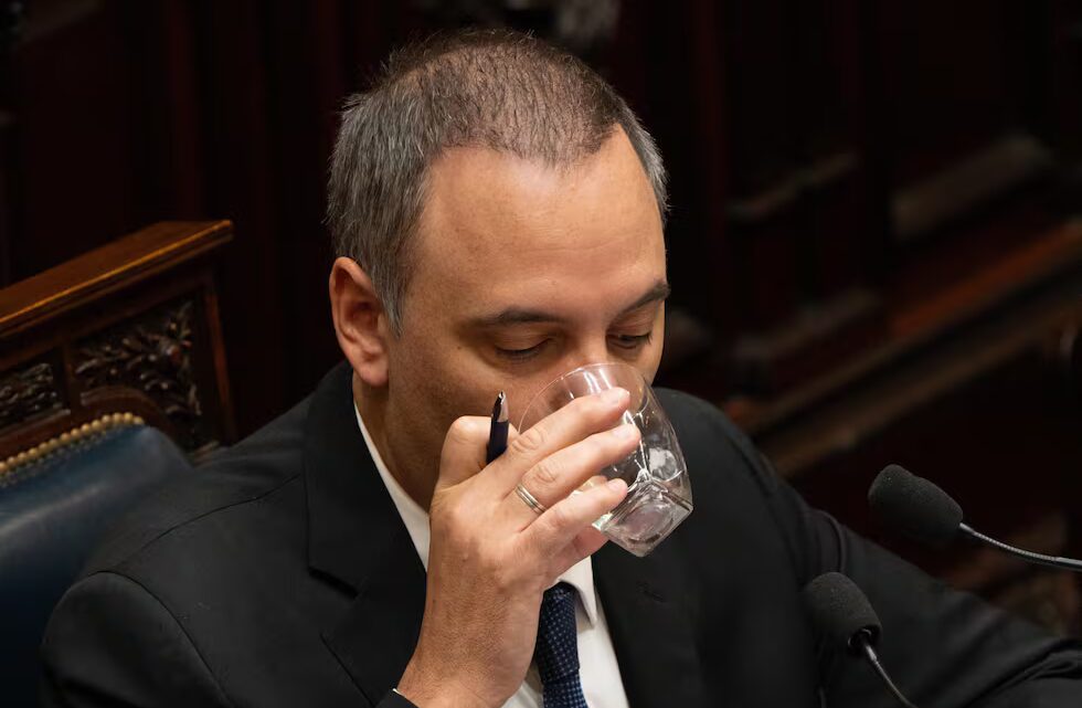 Adorni está e