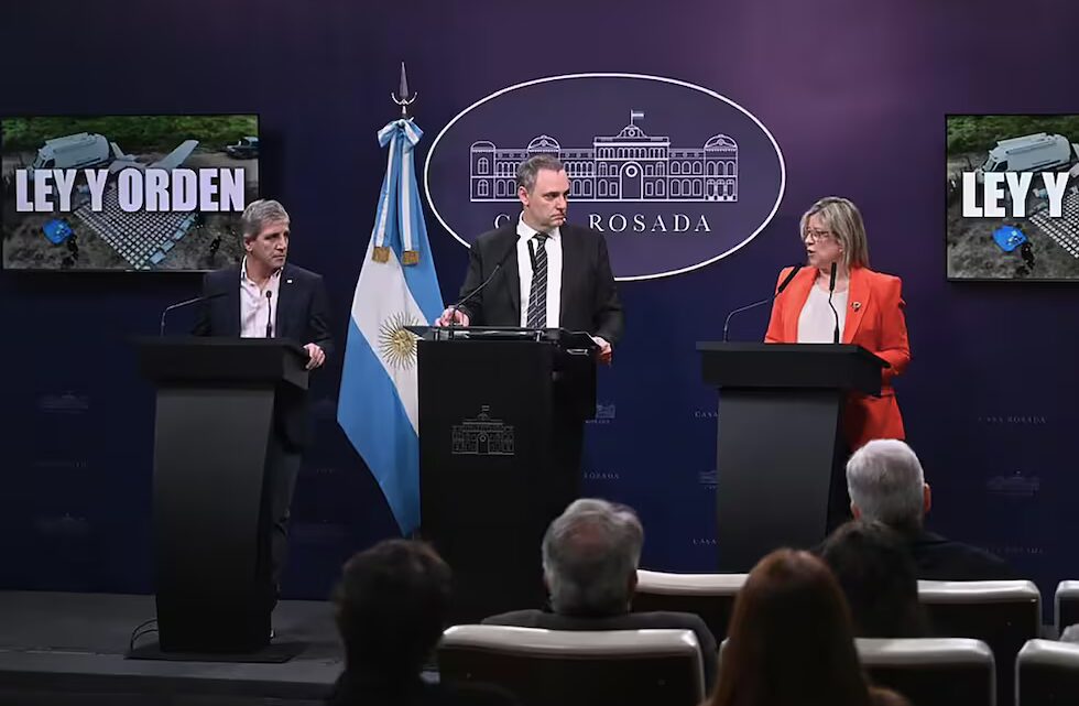 El vocero, Luis Caputo y Alejandra Monteoliva