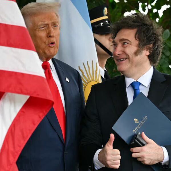 Milei colabora c