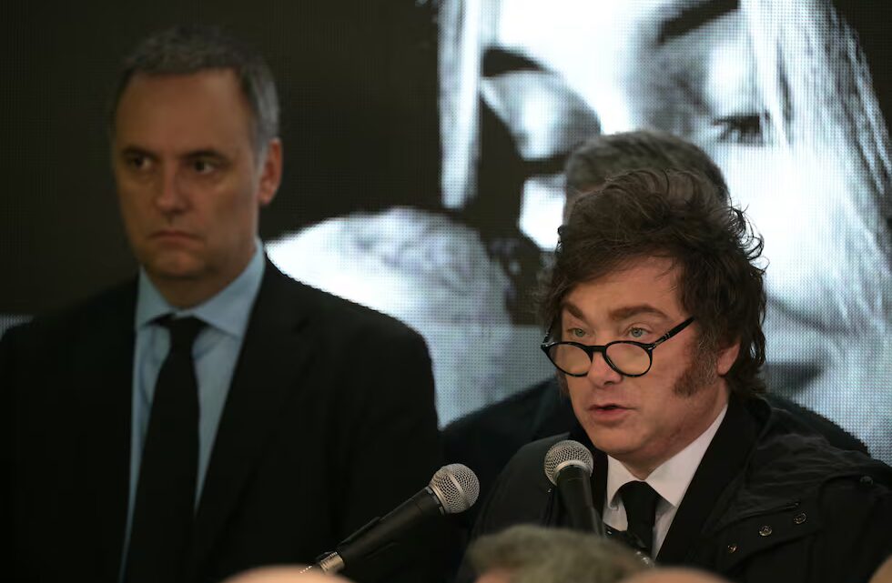 Adorni, el ancla que amarra a Milei