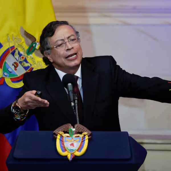 Petro publicó