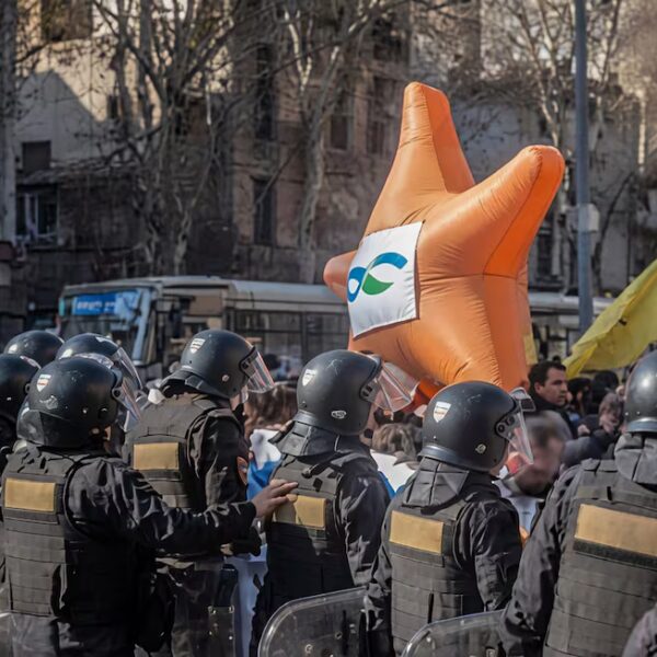 Ajuste y represión