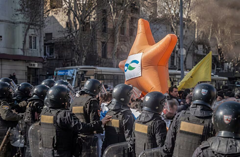 Ajuste y represión