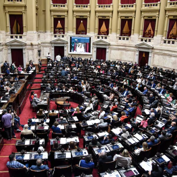 Diputados, entre