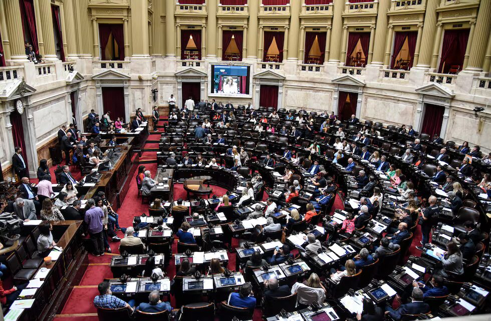 Diputados, entre
