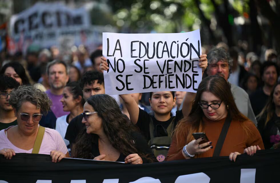 La universidad no se rinde y continúa de paro