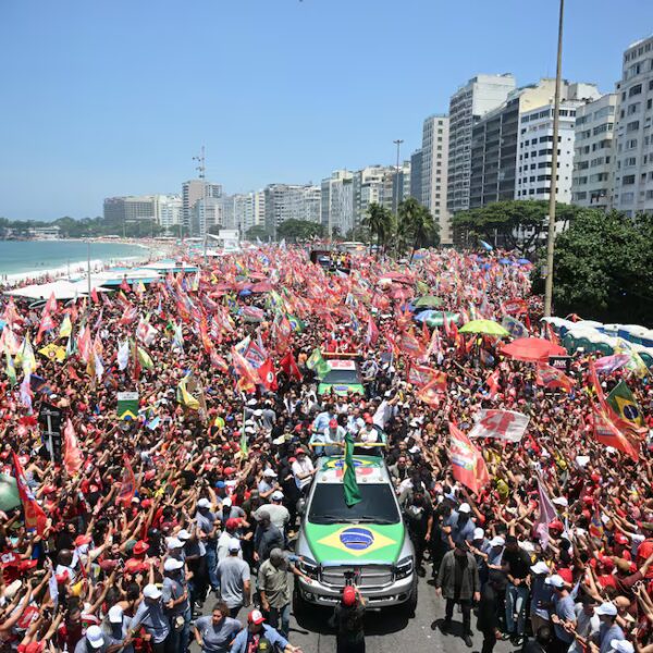 Brasil elige entre Lula y Flavio Bolsonaro