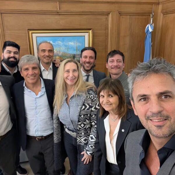 L ocaso de la mesa política