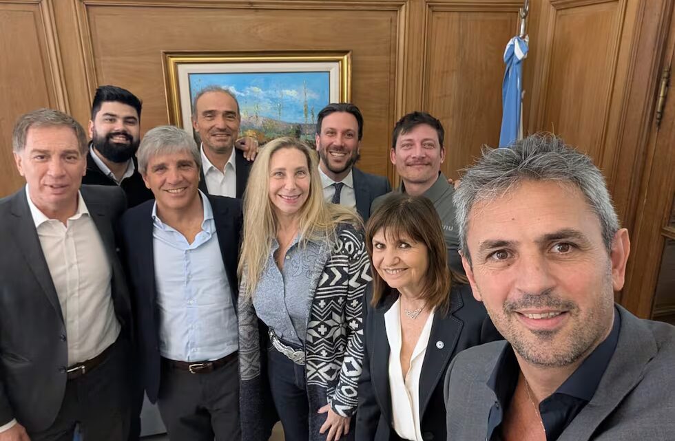 L ocaso de la mesa política